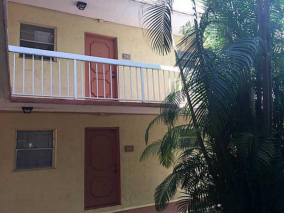 4th image of 8101 Camino Real #C-202
