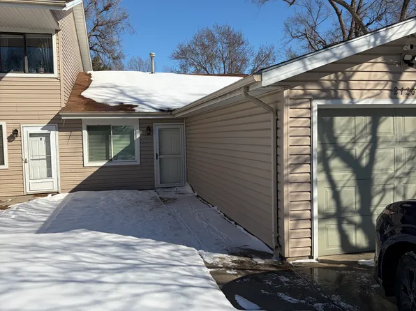 2120 Lockwood Ct, Lincoln, NE 68528