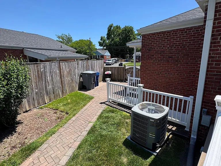 2906 Breezy Ter — Photo 42