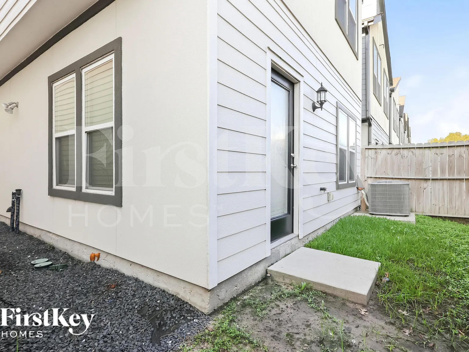 3 bed, 2.5 bath, 1619 sqft, $2,645 — Photo 3