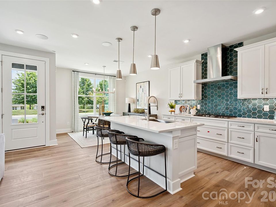 1st image of 83 Seven Oaks Lndg