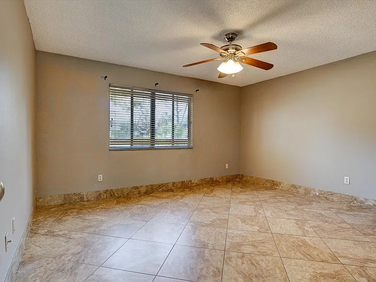7946 Glen Abbey Cir — Photo 17