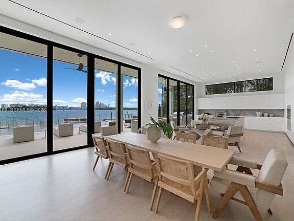 4th image of 33 E Di Lido Dr