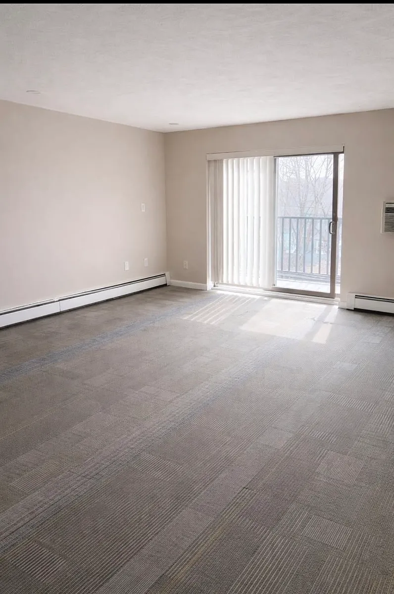 Building Photo - 400 Governors Dr #31