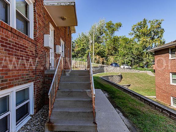 3rd image of 806 N 46th St #806/02