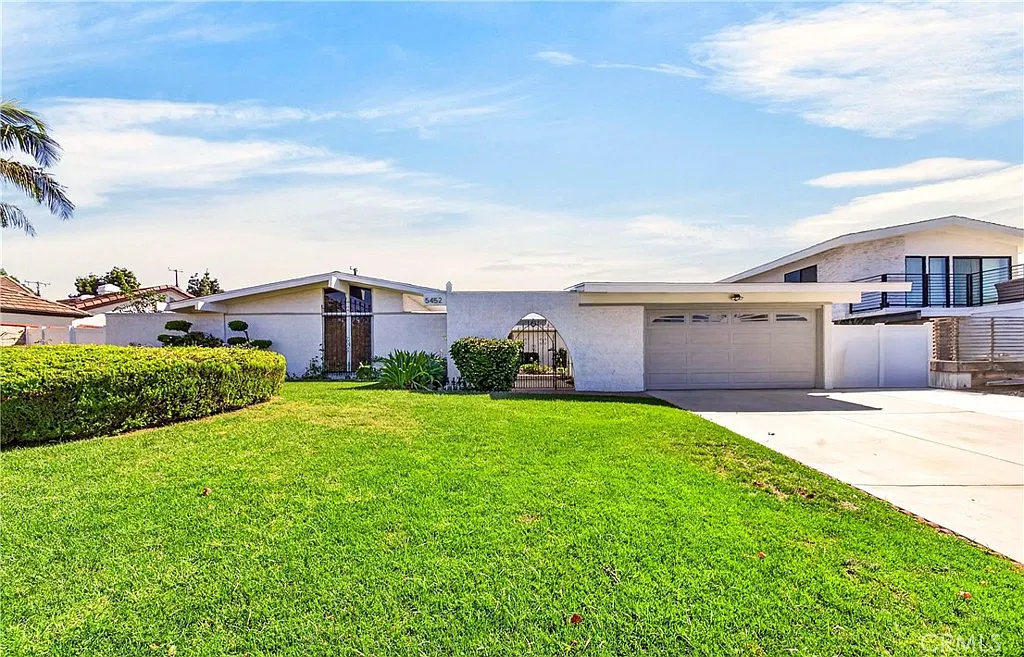 3 bed, 2207 sqft, $5,500 — Photo 1