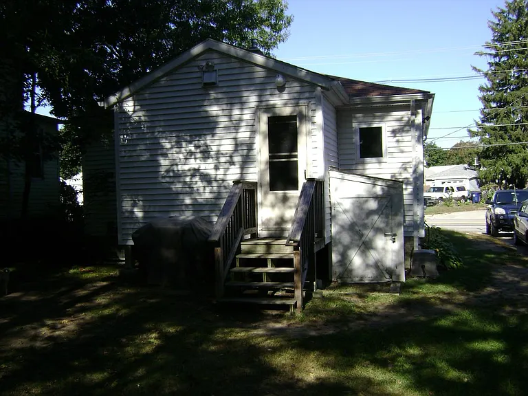 Post Rd — Photo 11
