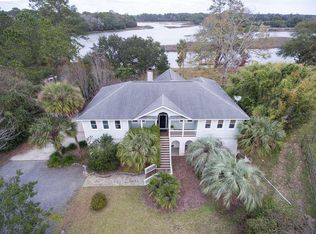1786 Tacky Point Rd, Wadmalaw Island, SC 29487