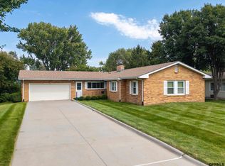 10404 Hilltop Rd, Omaha, NE 68134