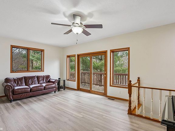5th image of 1419 Sunrise Dr