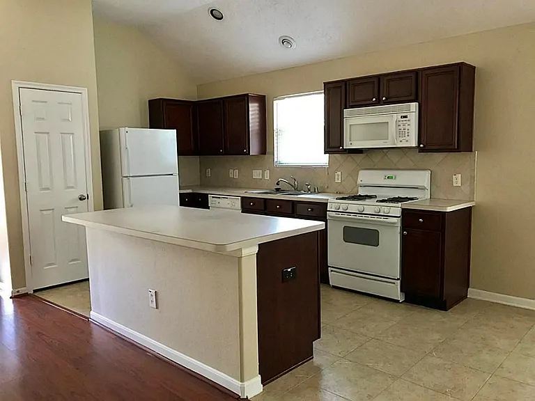2311 Keegan Hollow Ln — Photo 4