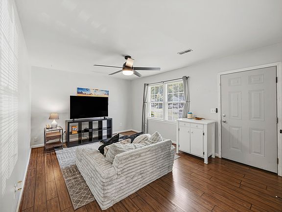 4th image of 114 Lisa Dr