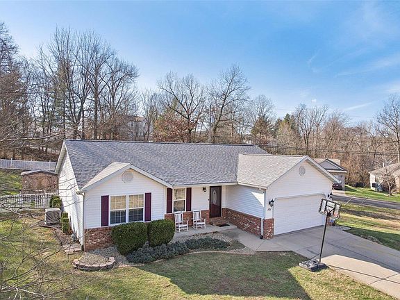 3rd image of 101 Barnett Dr