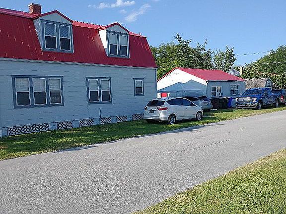 2nd image of 723 Massachusetts Ave