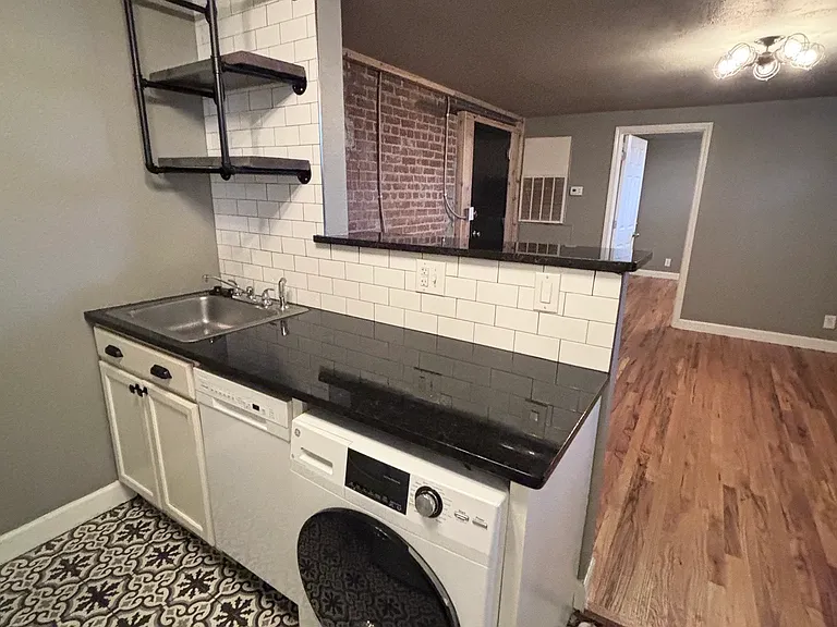 215 W Fairview St #102 — Photo 4