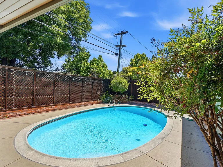 4657 Brenda Cir — Photo 43