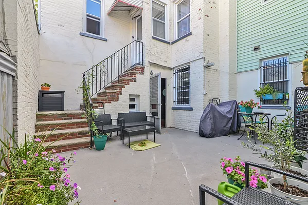 Rented by R New York | media 18