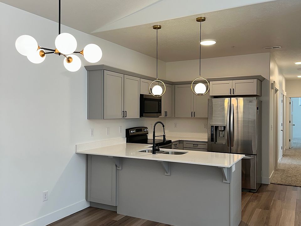 1st image of 1424 N 3830 W #302
