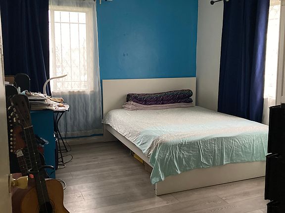4th image of 927 E 103rd Pl