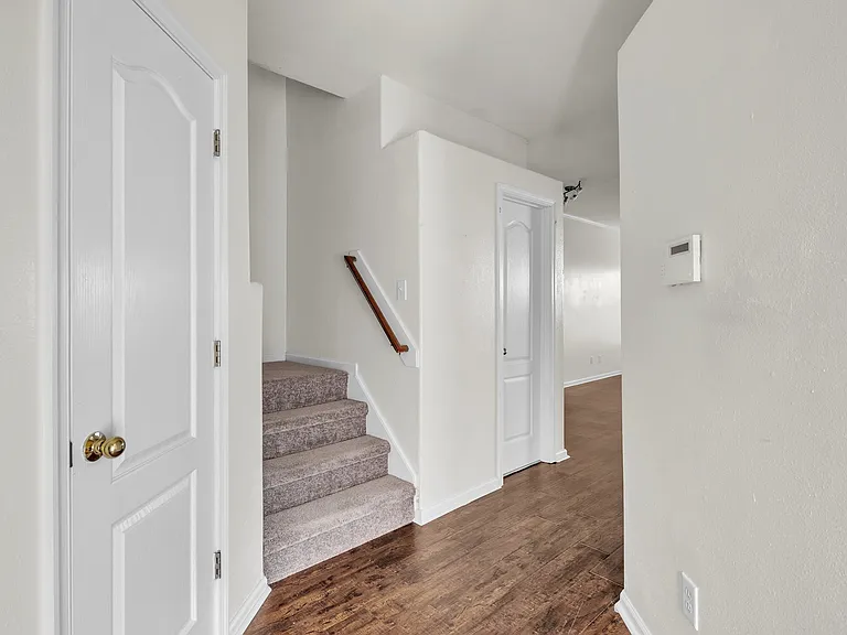 2322 Charing Cross Rd — Photo 16