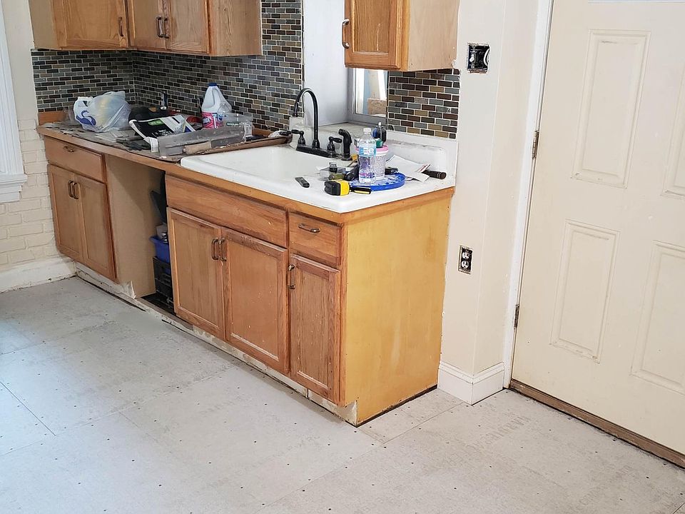2nd image of 128 Main St