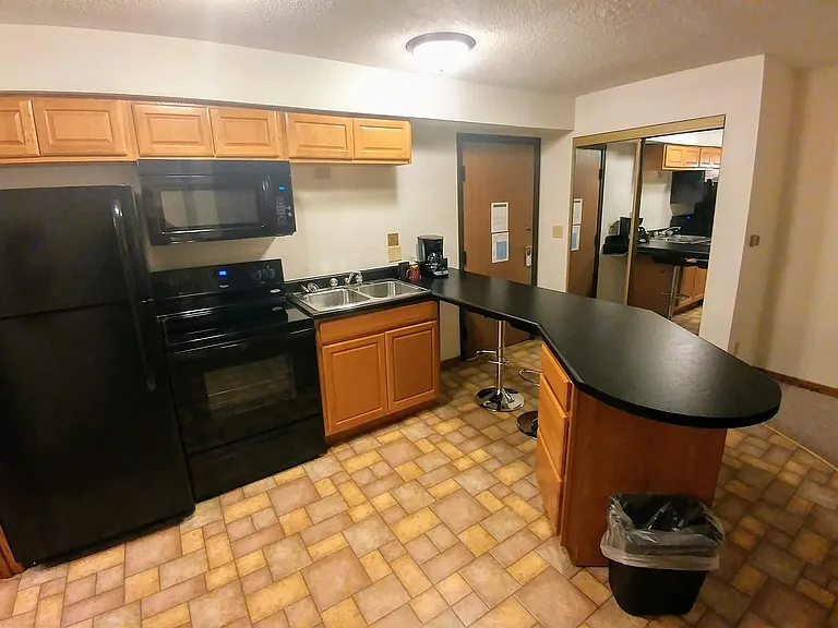 Alexis Manor — Photo 9