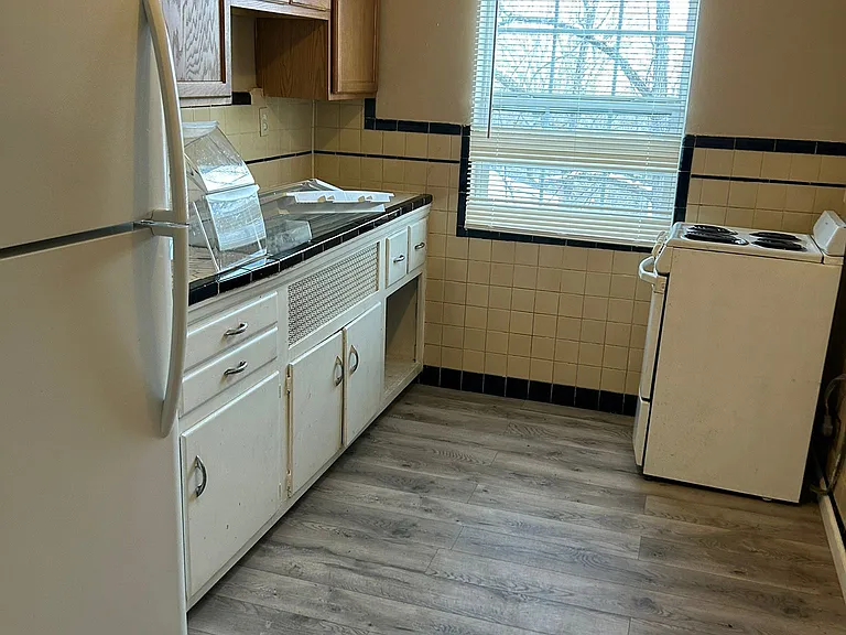 2240 Harrison Ave — Photo 2