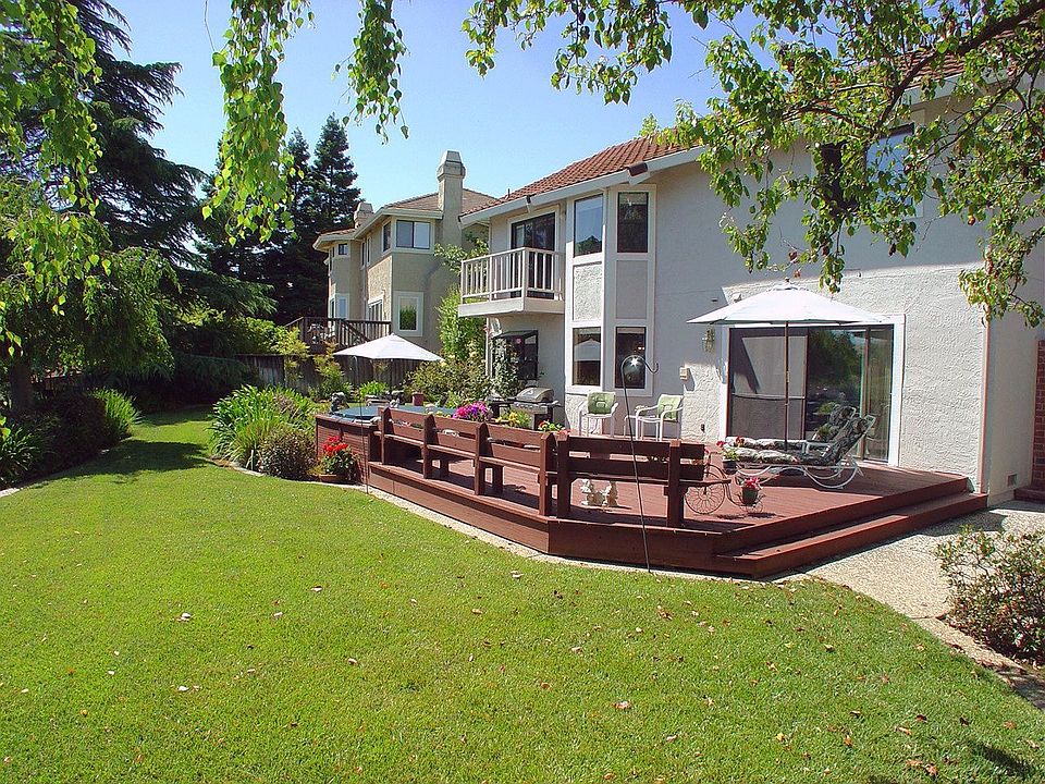 Rear Yard Deck