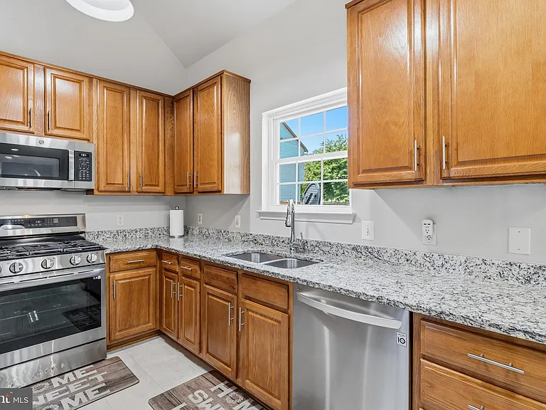 13922 Rutgers Ct — Photo 21