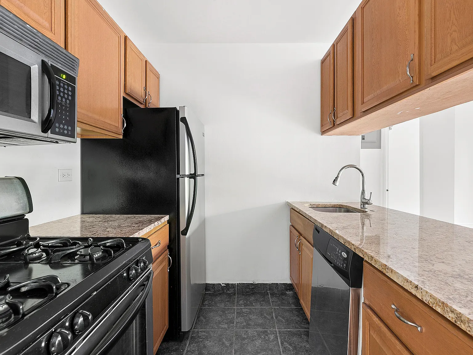 377 Rector Place — Photo 4