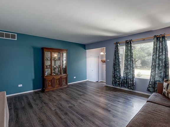 4th image of 16725 Meadowdale Dr