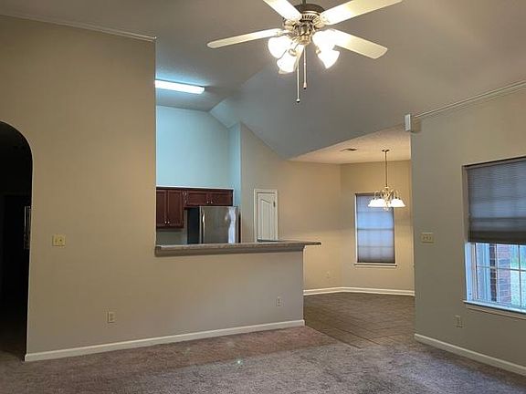4th image of 4111 Ravenwood Park W