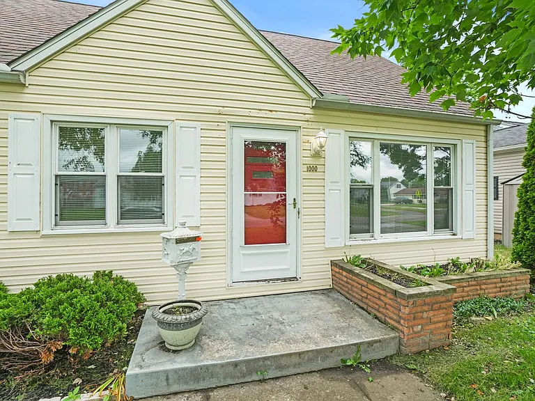 1000 Glenmore Ave — Photo 4