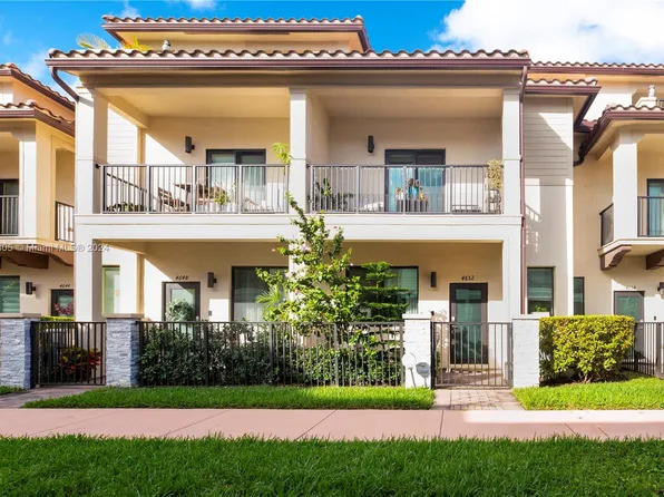 4652 NW 83rd Path, Doral, FL 33166