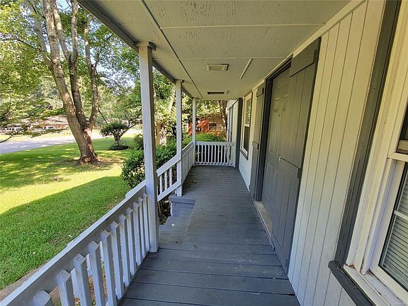 3rd image of 1135 Lombard Dr