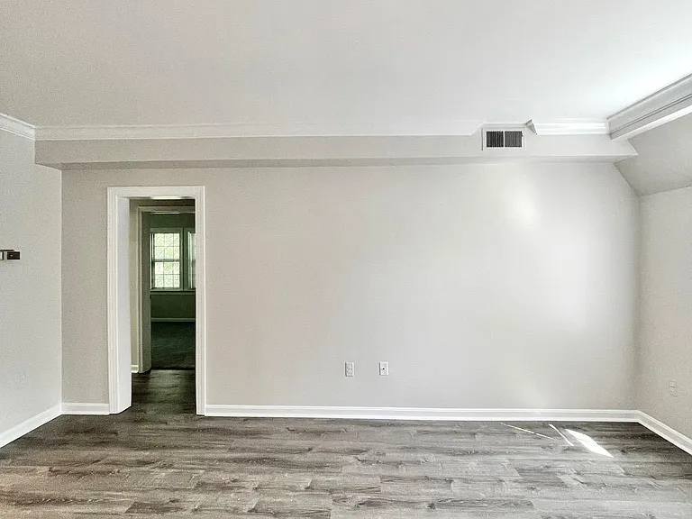 1748 N Rhodes St #6-321 — Photo 11
