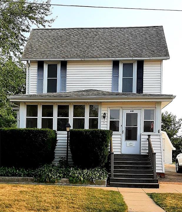 1st image of 610 W 10th St