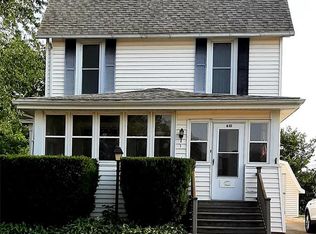 610 W 10th St, Vinton, IA 52349
