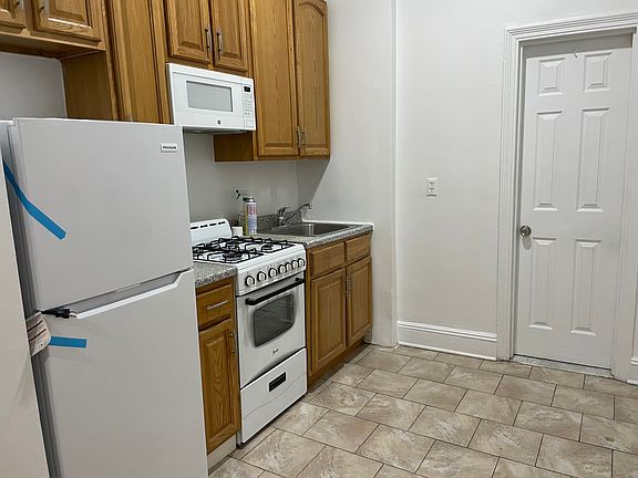 2nd image of 311 W 55th St APT 1D