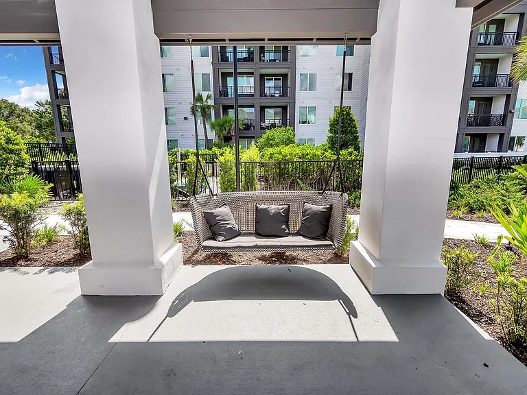 AVLI AT CROSSTOWN CENTER APARTMENTS — Photo 16