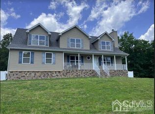 8 Maxim Ct, Jackson, NJ 08527