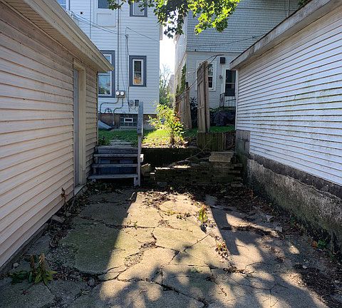 5th image of 1971 N Oakland Ave