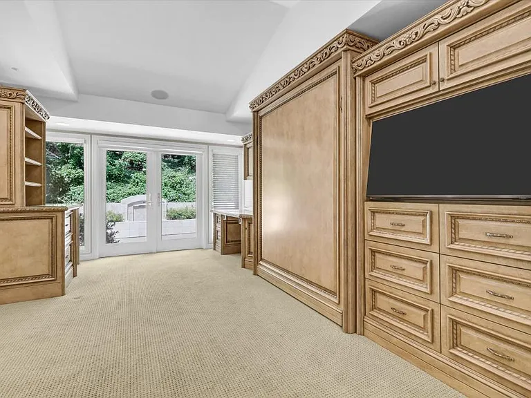 1070 Granville Dr — Photo 13