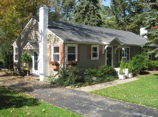 113 Fairview Rd, Chagrin Falls, OH 44022