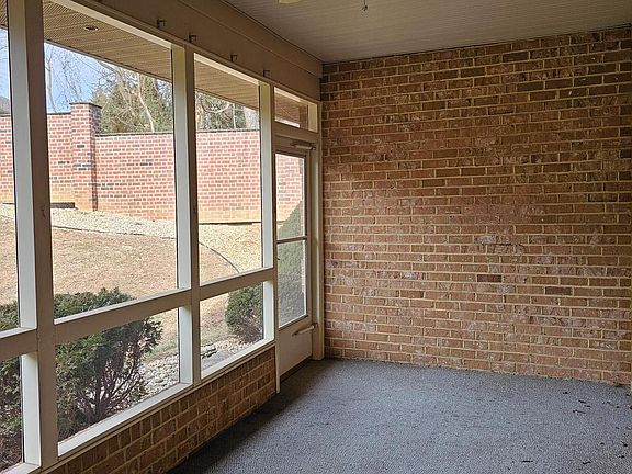 4th image of 313 Sunbrook Ln #95