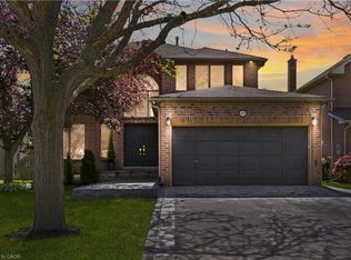 376 Carrier Ln, Oakville, ON L6H 5E9
