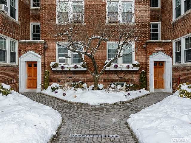 1st image of 15 Gaynor Ave
