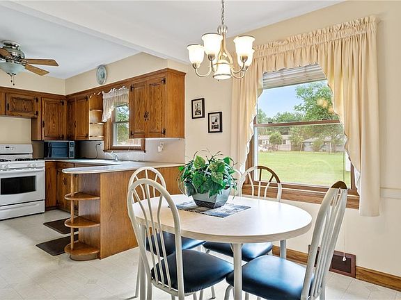 3rd image of 3944 Loma Vista Dr
