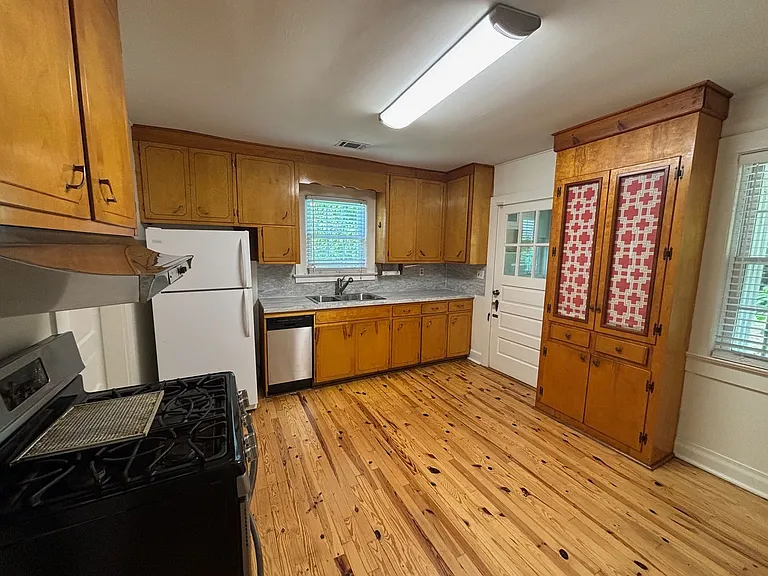 915 Brandon Ave — Photo 8