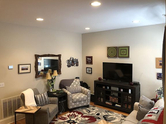 2nd image of 4666 N Broadway St #204A